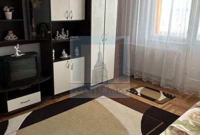 Apartament cu 3 camere decomandat, mobilat în Florilor