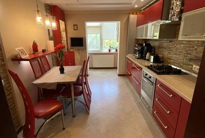 Apartament cu 3 camere decomandat, mobilat în Frumoasa