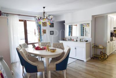 Apartament cu 4 camere semidecomandat în Florești