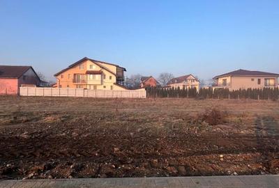 Teren de vânzare 577mp cu utilități și drum asfaltat - 1