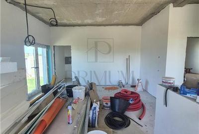 Duplex despartit prin baie - aproape de centura - toate utilitatile - 7