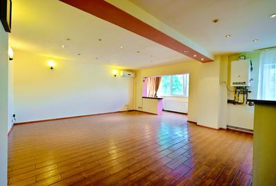 Apartament cu 4 camere decomandat în Central