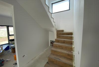 Case individuale cu 4 camere si mansarda. Teren 400 mp. Comision 0 - 11