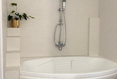 Proprietate pe stradă privatǎ, complet mobilată, curte matură, terasă - 13