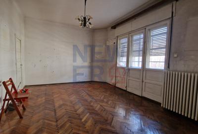 Apartament cu 3 camere semidecomandat, mobilat în Unirii