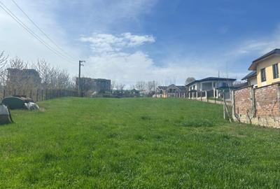 Teren 1200 mp intravilan Rediu vedere Lac Rediu toate utilitatile intre case - 4