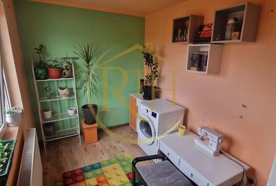 Vand apartament cu 4 camere in zona spitalul judetean,comision ,,0'' - 10