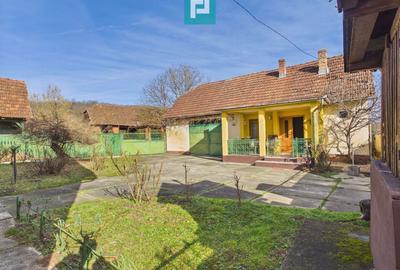 Casa din caramida si teren 1316 mp - Savarsin - 2