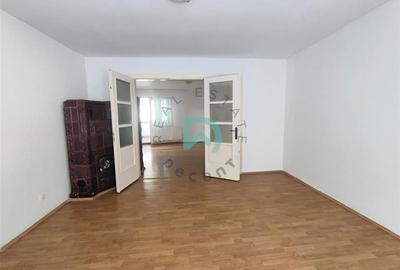 Casă individuală cu 4 camere în Schei