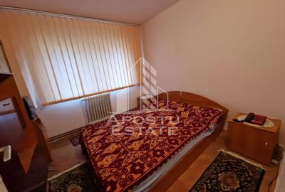 Apartament cu 3 camere,semidecomandat,etaj intermediar,zona Soarelui - 7