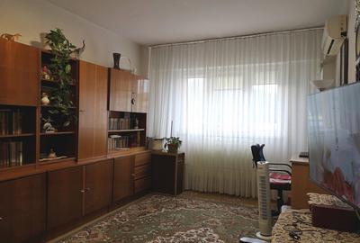 Apartament 3 camere decomandat zona Calea Bucuresti