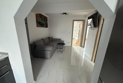 Apartament cu 3 camere decomandat, mobilat în Soarelui