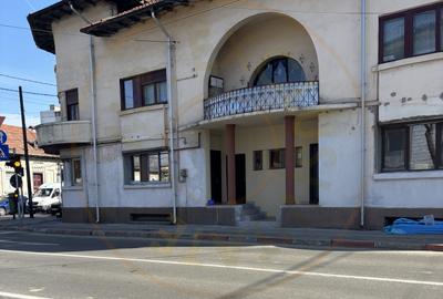 Spațiu birouri / locuință – 181 mp utili, etaj + mansardă în vilă, Centru Piteșt - 1