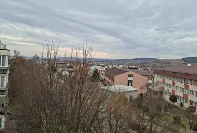 Apartament cu 3 camere,  et 4/8, 90 mp,  str Decebal/ Unirii - 13