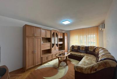 De inchiriat - Apartament decomandat, etaj 3/4 - zona Sub Stadion - 1