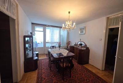 Vand apartament 4 camere cu garaj - 1