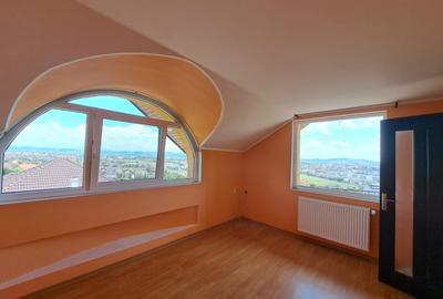 Vand casa cu 5  camere in zona Unirii - 3