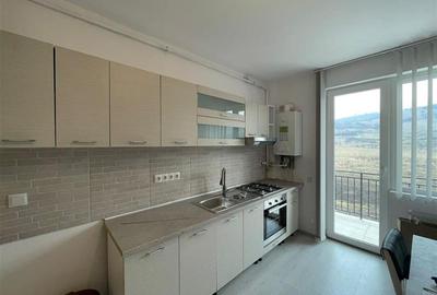Apartament cu 2 camere semidecomandat, mobilat în Florești