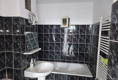 De vanzare apartament cu trei camere , zona Lipovei - 2