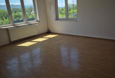 Hală cu birouri de închiriat - 9