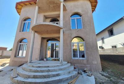 Casă individuală cu 12 camere în Alexandriei