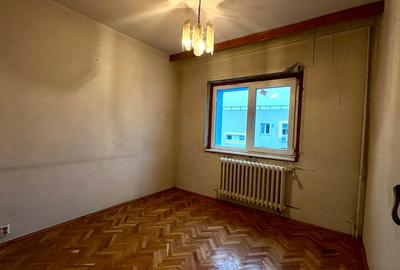 Apartament cu 4 camere decomandat în Rahova