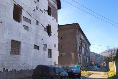 Bloc 76 garsoniere, Vulcan, Hunedoara - 3