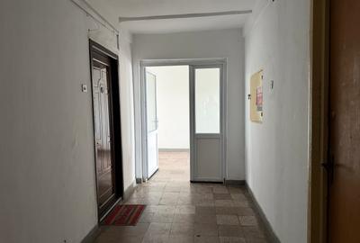 Garsoniera Titan Prima Inchiriere 32 Mp Bloc Reabilitat 6 Min Metrou 11 Min IOR - 23