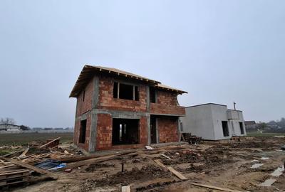 Ciutaci, str. Salciei, 800 mp, deschidere 40 ml, drum 11 ml, vile in constructie - 3