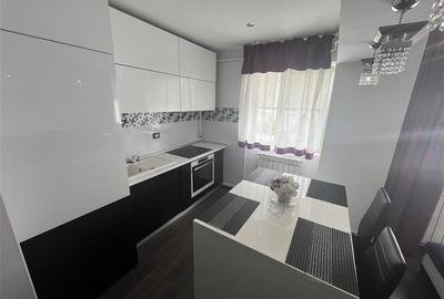 Apartament 2 camere, etaj 8, lift nou, zona Piata Unirii- scoala 9 - 7
