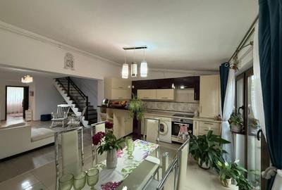 Casă cu 4 camere în Dumbrăvița