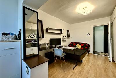 Apartament 3 camere. Arad, zona Aurel Vlaicu,  Y - ri. - 4