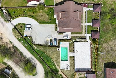 Pensiune exclusivistă Piscină încălzită în Predeal - Afacere la cheie - 3