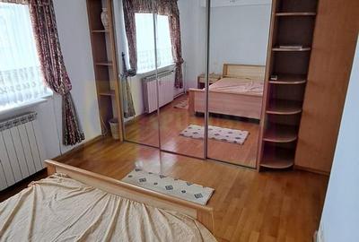 Inchiriere apartament 3(din4)camere pe bd Decebal, metroul M2 - 1