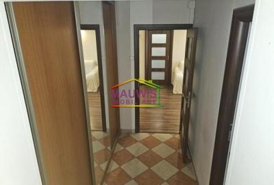 Apartament cu 3 camere în Tineretului