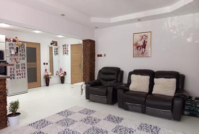 Apartament 3 camere,decomandat,parter+curte interioara, zona Progresu - 1