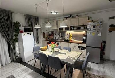 Apartament cu 3 camere semidecomandat în Florești