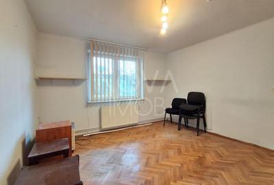 Apartament cu 4 camere decomandat în Central