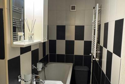 Garsonieră decomandată 32 mp, etaj 10/10, parcare, 1 minut de metrou 1 Decembrie - 6