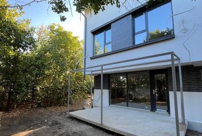 Casă cu 5 camere în Mogoșoaia