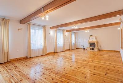 Vila in Poiana Brasov cu teren generos 1600mp, 2 corpuri, comision 0 - 2
