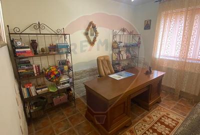 Casă / Vilă cu 5 camere de vânzare în zona Central - 28