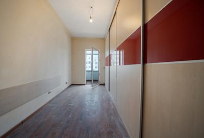 Apartament cu 3 camere decomandat în Moșilor