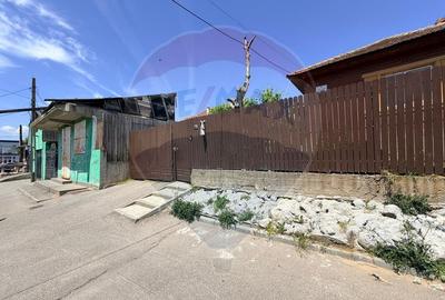 Teren 650 mp,  cu casa modesta, zona Blv Nicolae Romanescu - 2