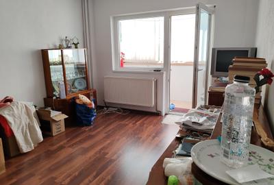 Apartament 3 camere liber la vanzare zona Racadau