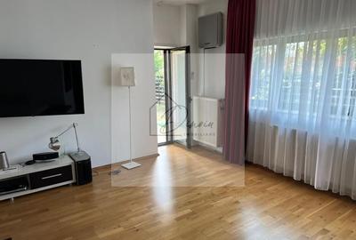 Apartament cu 3 camere decomandat, mobilat în Iancu Nicolae