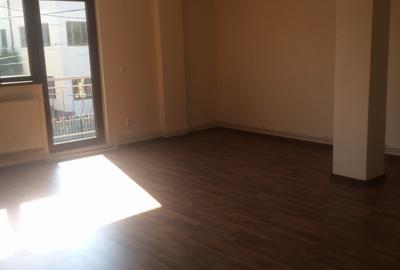 Vila 2005,metrou Brancoveanu 14 min, P+1, su 200mp, 5 camere,3 bai, teren 200 mp - 3