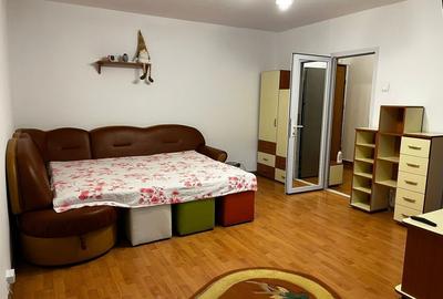 Închiriez garsoniera- zona Berceni - 2