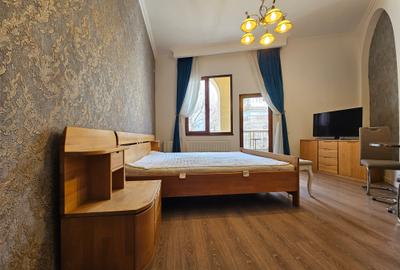 Apartament cu 3 camere decomandat, mobilat în Peninsula