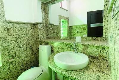 VANZARE VILA 8 CAMERE 652 mp teren zona Sisesti Sector 1 - 11